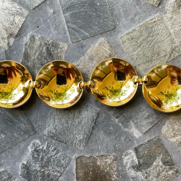 VTG Christian Dior gold tone fluted clam shell bracelet - Picture 6 of 10